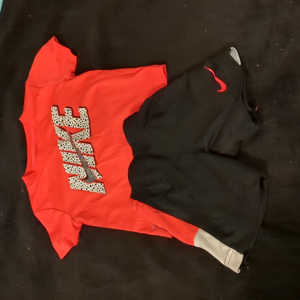 Nike size 2T gently used short set